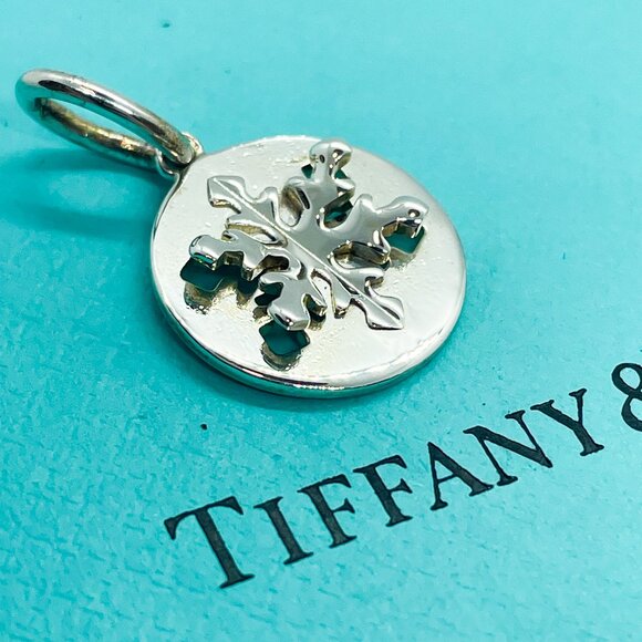Tiffany & Co. Snowflake Charm Pendant Sterling Silver (Hallmark Missing) - Picture 2 of 9